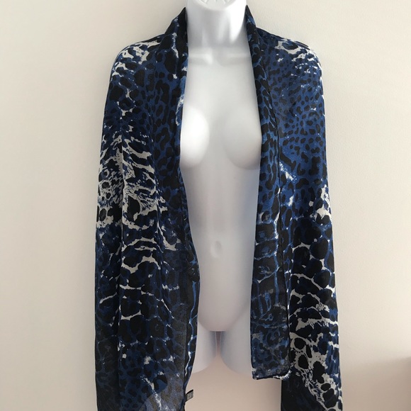 NWOT Blue Grey Animal Print Shawl Spring Scarf Head Wrap - Picture 11 of 15
